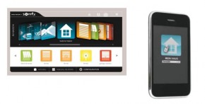 Ob mit dem Smartphone oder dem PC. Mit Somfy-TaHoma kann man Rollläden und Sonnenschutzprodukte bequem und fast von jedem Platz der Welt aus steuern. (Foto: Somfy) Ob mit dem Smartphone oder dem PC. Mit Somfy-TaHoma kann man Rollläden und Sonnenschutzprodukte bequem und fast von jedem Platz der Welt aus steuern. (Foto: Somfy)